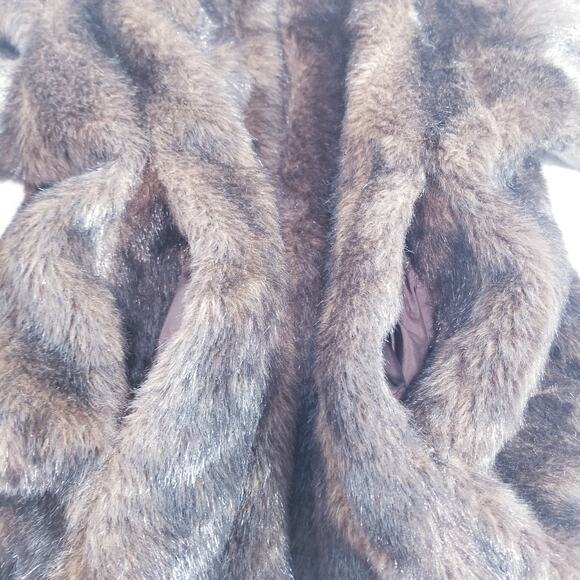 CARLUCCI Designed in Paris Vegan Fur Jacket - Picture 9 of 11